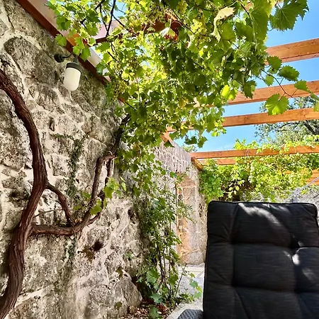 Stone * Grižane